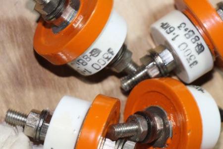 真空開關管的氣密絕緣系統(tǒng)、屏蔽系統(tǒng)以及導電系統(tǒng)